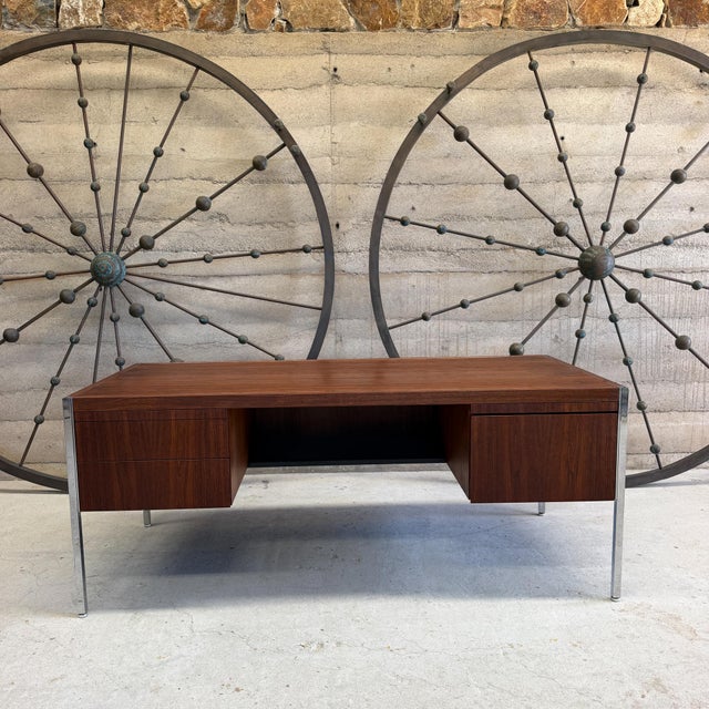 Knoll Mid-Century Modern Executive Desk Richard Schultz for Knoll International For Sale - Image 4 of 16