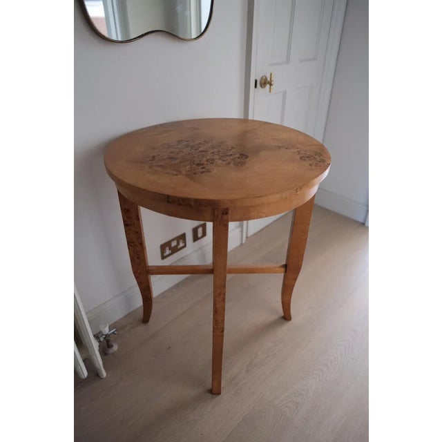 Round Burl Wood Hall Side Table, 1940s, in Very Good conditions. Designed 1920 to 1949