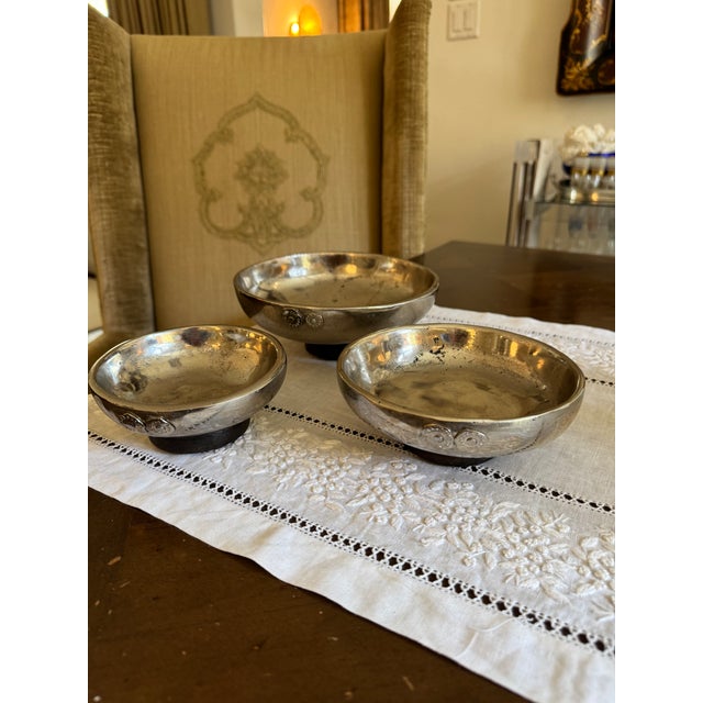 Mexican Jan Barboglio Set of 3 Stacking Bowls For Sale - Image 3 of 4