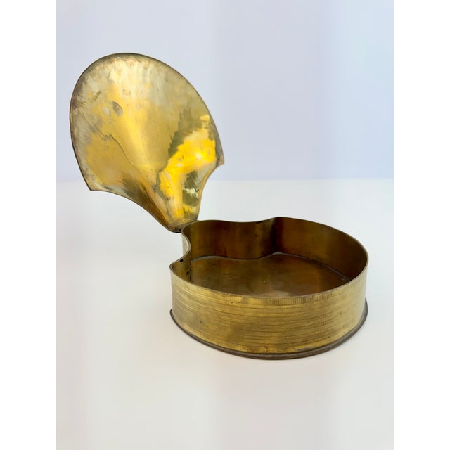 Hollywood Regency Vintage Mid Century Brass Scallop Shell Hinged Decorative Box For Sale - Image 3 of 10