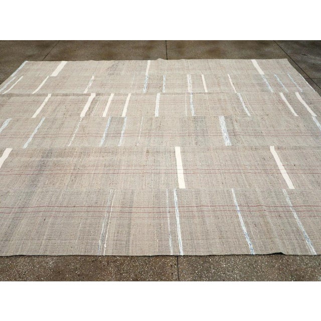 Mid-20th Century Turkish Flatweave Kilim Room Size Carpet For Sale - Image 4 of 8