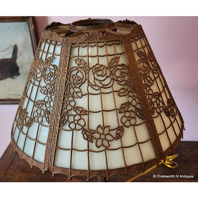 Art Nouveau Signed Edward Miller Art Nouveau Style Slag Glass 6 Panel Table Lamp, C1920s For Sale - Image 3 of 14