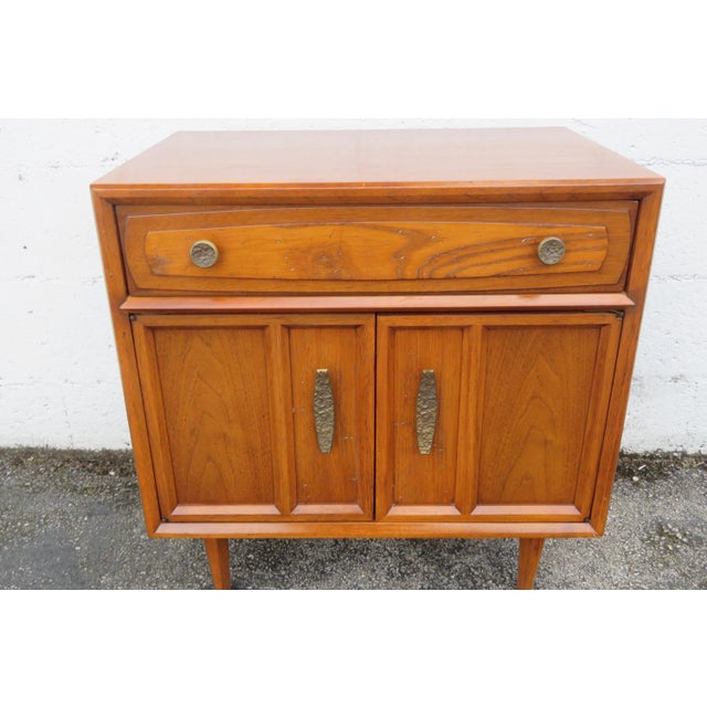 Drexel Heritage Mid 20th Century Modern Nightstand Side End Bedside Table For Sale - Image 15 of 17