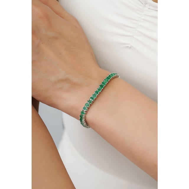 Art Deco Style 10.19 CTW Prong Set Emerald Fine Line Tennis Bracelet - May Birthstone Edition For Sale - Image 6 of 14