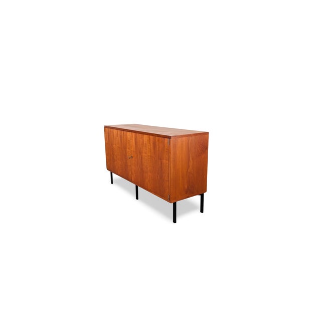 We are offering a beautiful teak sideboard from the former German premium manufacturer Holzäpfel KG for sale. Designed by...