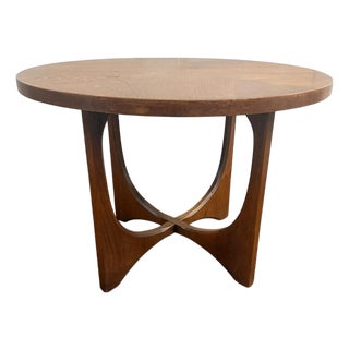 1960s Attributed to Broyhill Brasilia Mid-Century Modern Walnut Round Side Table, Sculptural Pedestal Base For Sale