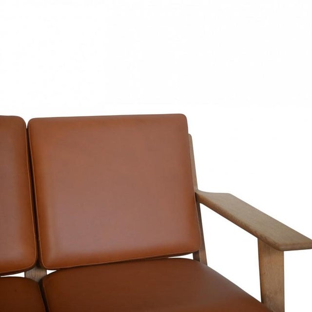 1990s GE290 Three-Seater Sofa in Oak and Walnut by Hans Wegner, 1990s For Sale - Image 5 of 18