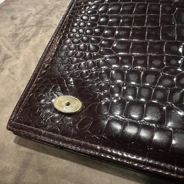 1970s Elegant Brown Embossed Leather Italian Shoulder Bag For Sale - Image 12 of 17