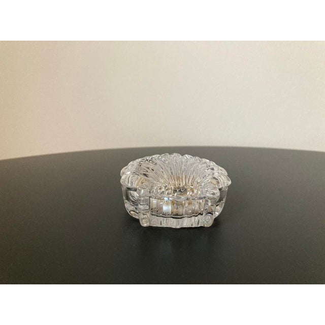 Early 20th Century English Scalloped Sea Shell Design Glass Jewelry Box For Sale - Image 13 of 18