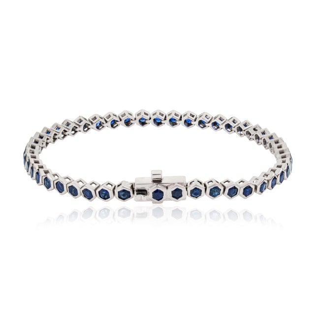 Metal Geometric 5.54 Carat Blue Sapphire Hexagon Tennis Bracelet in 14k White Gold For Sale - Image 7 of 15