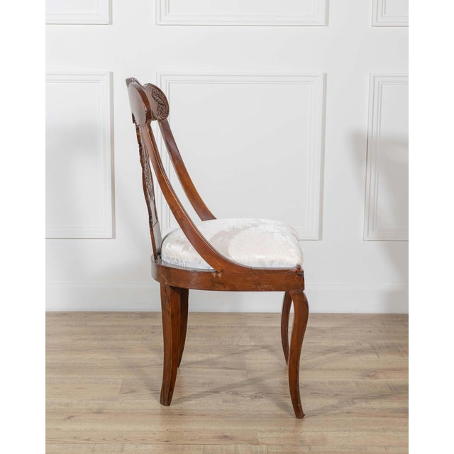 Set of Four 19th-Century Lombard Gondola Chairs in Carved Walnut For Sale - Image 10 of 13