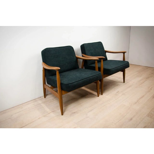 This pair of GFM-87 chairs was manufactured by Gościcińskie Furniture Factory in the 1960s to 1970s. The chairs were...
