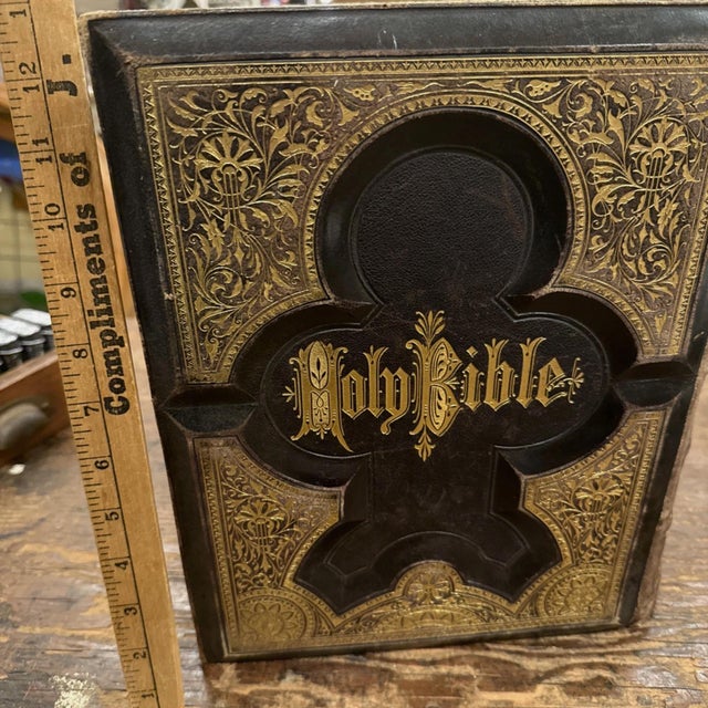 1883 Holy Bible With Illustrated History of the New and Old Testaments For Sale In Portland, OR - Image 6 of 17