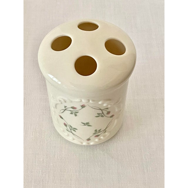 Late 20th Century Lenox Rose Manor Porcelain Toothbrush Holder Cream Ivory Pink Floral Excellent Condition For Sale - Image 11 of 12