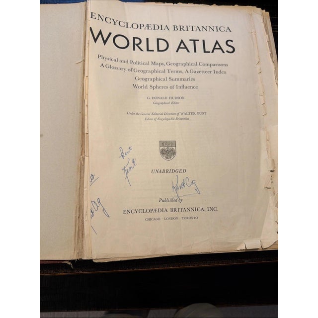 Illustration Encyclopedia Britanica World Atlas 1947 Vintage with approximately 150 Map Plates of the United States and Post-WWII World For Sale - Image 3 of 10