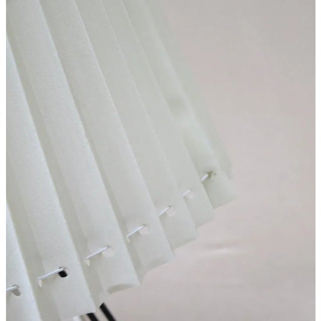 Minimalist Pleated Screen Plastic String Table Lamp, 1960s For Sale - Image 15 of 18