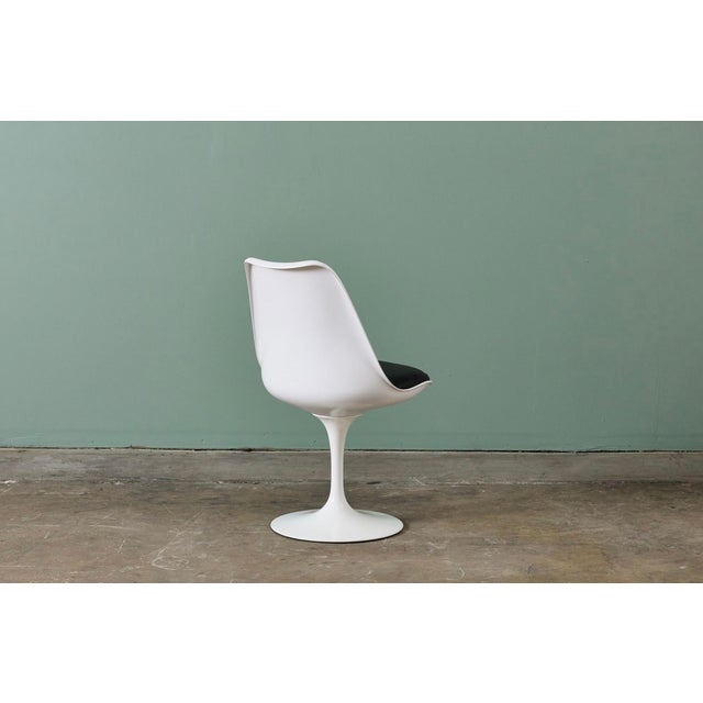 Set of 4 Eero Saarinen for Knoll Tulip Chairs in White & Black Leather For Sale - Image 14 of 18