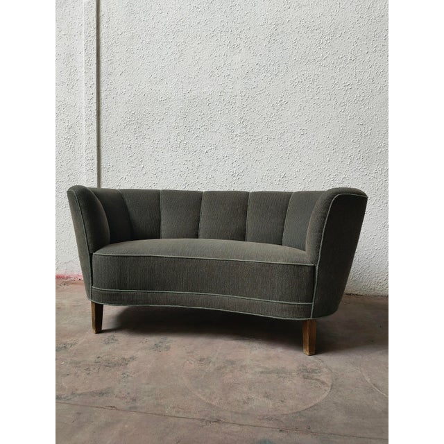 Mid-Century Modern Scandinavian Banana Sofa, 1980 For Sale - Image 3 of 7