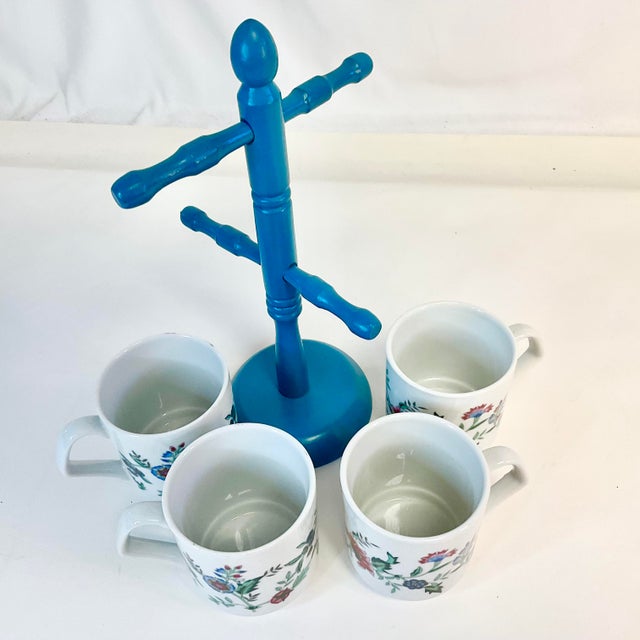 Cerulean 1970s Mid-Century Boho Chic Chinoiserie Flora Coffee Mugs on Tree - Set of 5. For Sale - Image 8 of 8