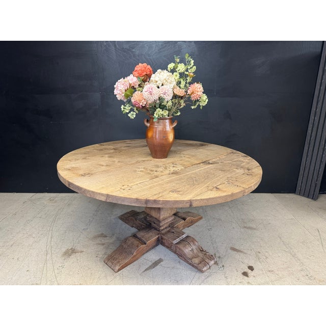 A stunning Large Oak Round Farmhouse Table, made from solid Oak and dating to the early 1900s. Of excellent quality...