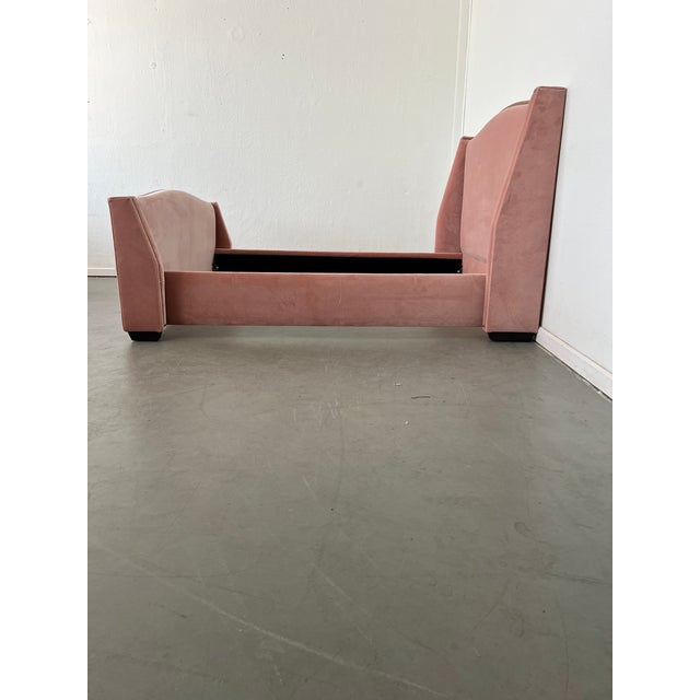 Traditional Mitchell Gold Bob Williams Pink Velvet Queen Bed For Sale - Image 3 of 9