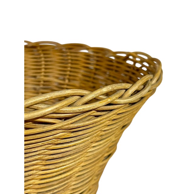 Early 20th Century Antique French Provincial Fluted Handmade Wicker Basket For Sale - Image 5 of 12