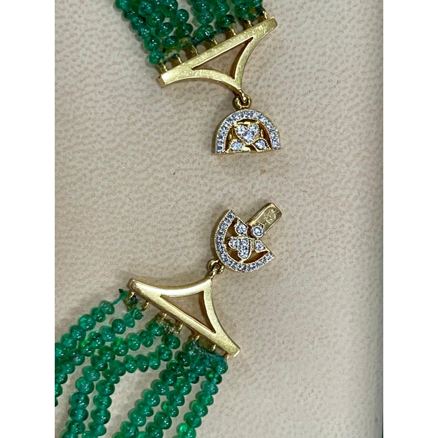 200 Carat Emerald Beads 7 Line Necklace with Diamond Clasp 18 Karat Yellow Gold For Sale - Image 11 of 18