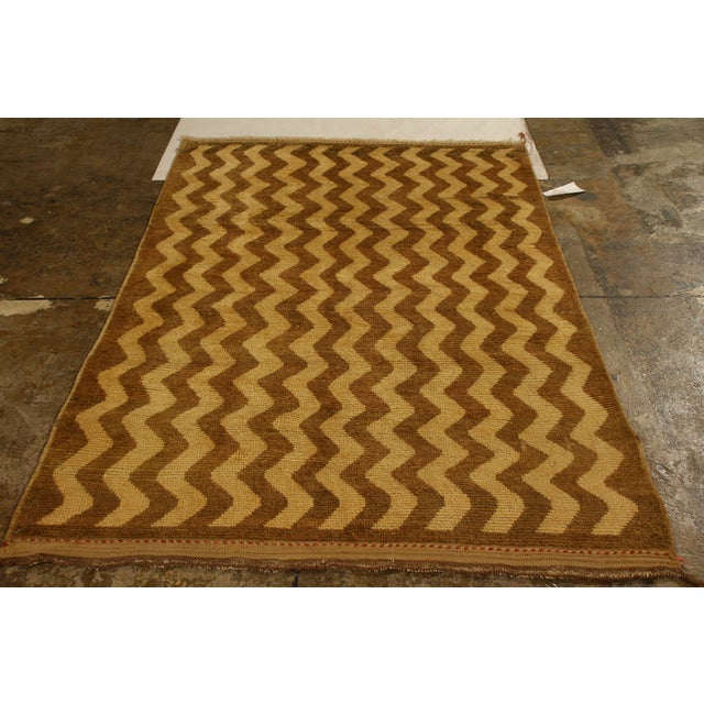 Tribal 1950s Vintage Mid-Century Tulu Rug Beige Brown Chevron Striped Pattern For Sale - Image 3 of 7