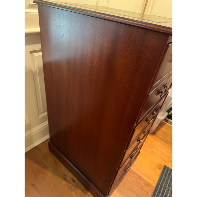 1980s Pristine Vintage Mahogany 3-Drawer Filing Cabinet With Gold Tooled Leather Top. For Sale - Image 5 of 6