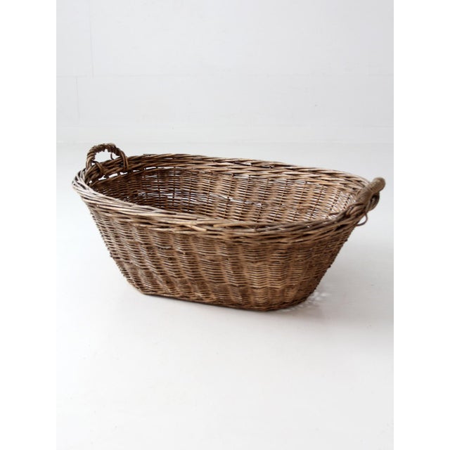 Brown Antique French Country Wicker Laundry Basket With Wood Base For Sale - Image 8 of 15