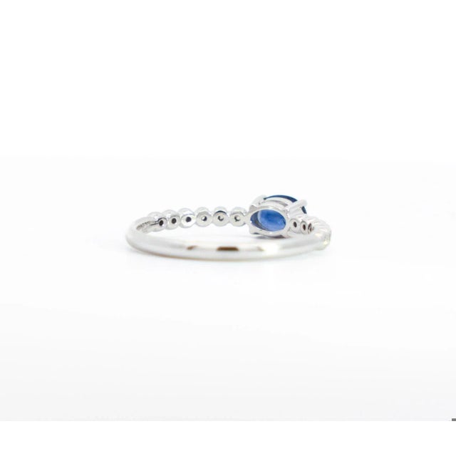 East West Oval Cut Blue Sapphire & Diamond 18k White Gold Textured Ring Size 6.5 For Sale - Image 4 of 10