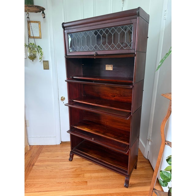 1920s Antique 5 Stack Barrister Bookcase Lundstrom Arts & Crafts Mahogany & Leaded Glass Circa 1920 For Sale - Image 5 of 12