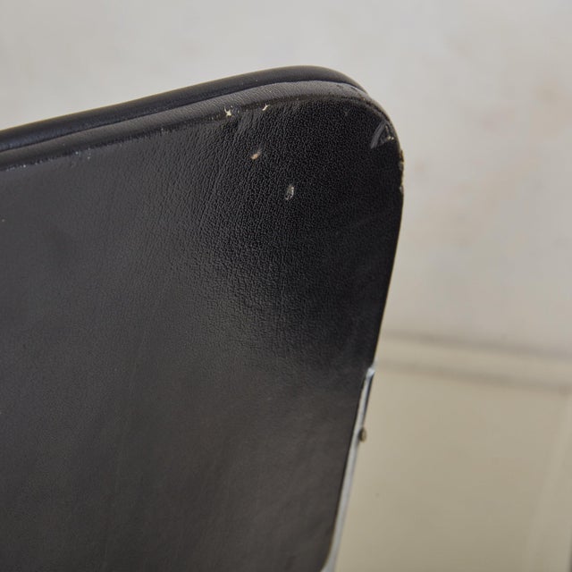 Metal Set of 4 Chrome + Black Leather Cantilever Chairs, Italy 1970s For Sale - Image 7 of 11