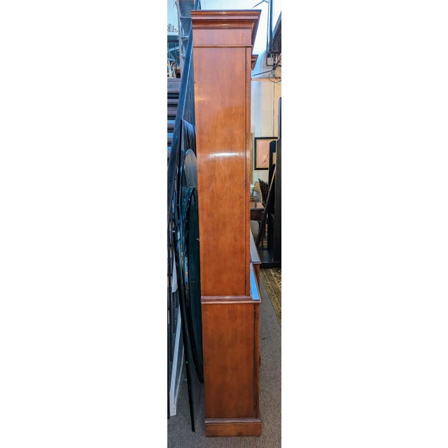 Late 20th Century Vintage Baker China and Display Cabinet For Sale In Houston - Image 6 of 12