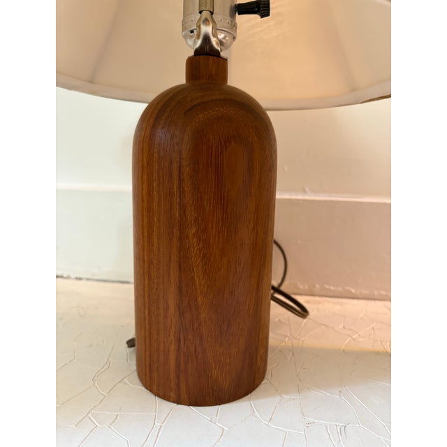 Mid-Century Modern 1950s Pair of Mid Century Turned Teak Lamps With Original Shades For Sale - Image 3 of 8