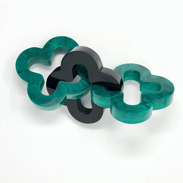 Contemporary Malachite and Black Resin Chain Link Decor For Sale - Image 3 of 3
