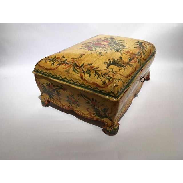 Venetian Lacquered Wooden Yellow Box with Flowers and Birds, 1750 For Sale - Image 14 of 18
