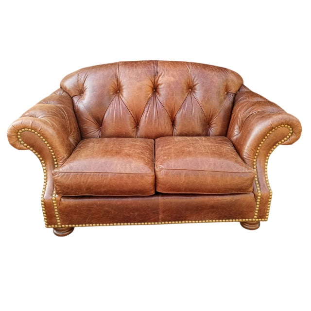 Traditional Elevate Your Living Space With the Timeless Elegance of This Thomasville Chesterfield Leather Sofa and Matching Ottoman. For Sale - Image 3 of 9