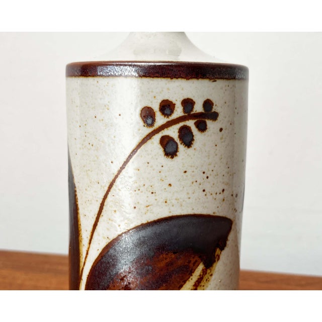 Mid-Century Modern Danish Lilia Series Studio Pottery Table Lamp by Haico Nitzsche for Søholm For Sale - Image 6 of 18