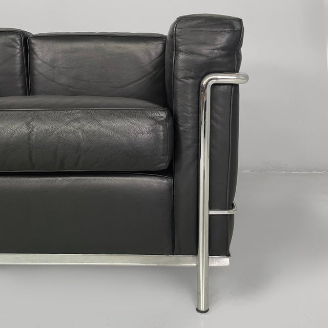 1980s Italian Modern LC2 Sofa in Black Leather by Le Corbusier, Jeanneret and Perriand for Cassina, 1980s For Sale - Image 5 of 18