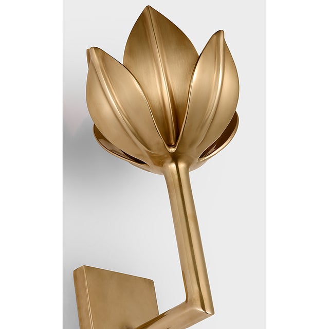 Transitional Julie Neill for Visual Comfort Signature Alberto Small Sconce in Antique-Burnished Brass For Sale - Image 3 of 5