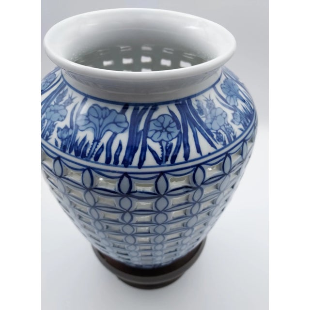 1990s Blue & White Asian Vase With Stand For Sale - Image 4 of 6