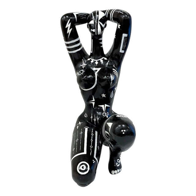 Modern Black & White Sculpture of a Knelling Tribal Tattooed African Queen For Sale