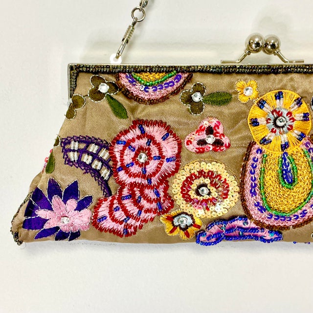 1960s Vintage Art Nouveau Boho Chic Hollywood Regency Hand Beaded Evening Bag Clutch. For Sale - Image 9 of 12
