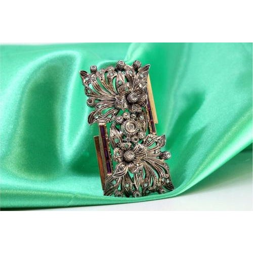 Gold and Silver Brooch with Brilliant-Cut Diamonds For Sale - Image 3 of 9