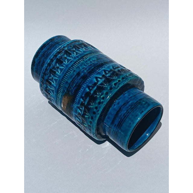 Mid-Century Modern Ceramic Rimini Blu Vase by Aldo Londi for Bitossi, 1960s For Sale - Image 3 of 5