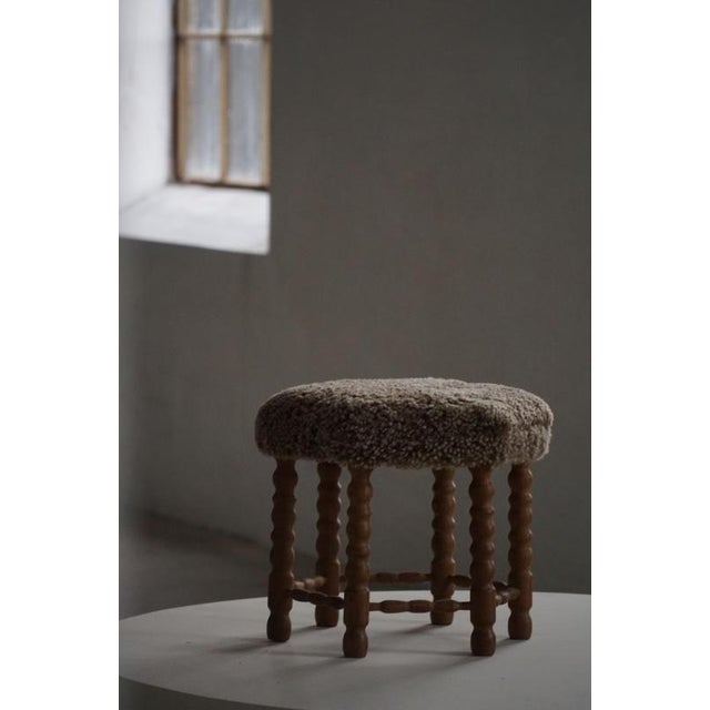 Mid-Century Modern Hexagon Oak Stool with Lambswool Seat and Bobbin Legs, 1950s For Sale - Image 3 of 13