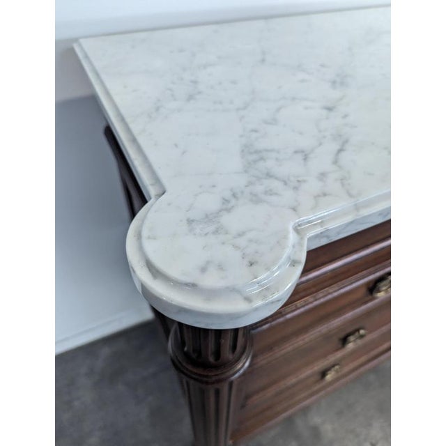 Louis XVI Style Chest of Drawers in Mahogany and Carrara Marble For Sale - Image 5 of 10