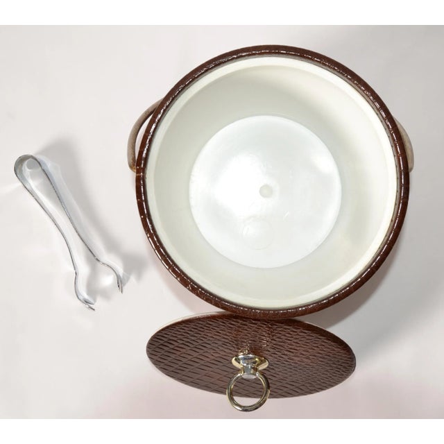 1960s Brown Faux Alligator Texture Leather Insulated Ice Bucket Steel Tongs For Sale - Image 9 of 13