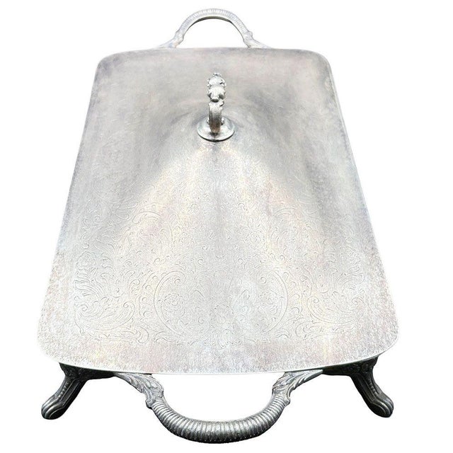 Elevate your collection with this elegant silver chafing serving dish by Towle with pattern #170. Finished in silver-plate...